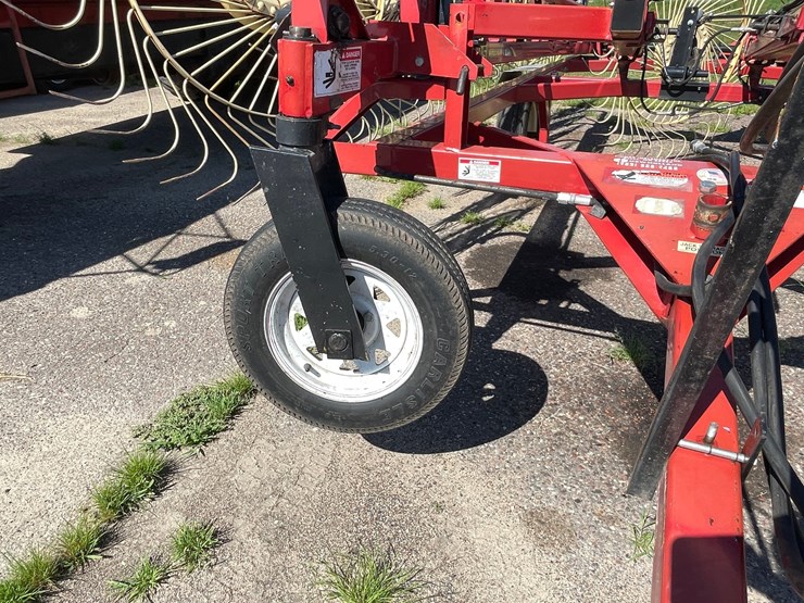 #1028-•-h&s-(12)-wheel-rake-image-18