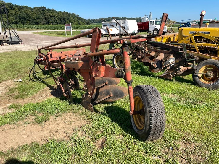 #2094-•-massey-ferguson-plow-image-5