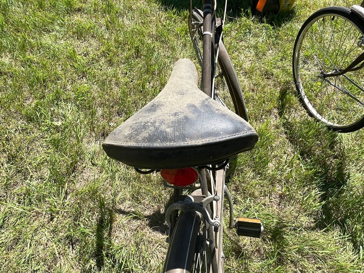 #3300-•-(2)-vintage-his-and-hers-bikes-image-15
