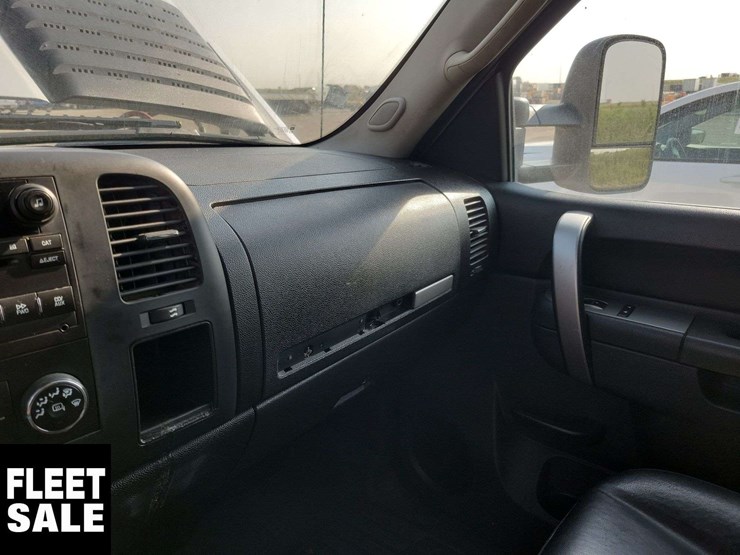 2013-chevrolet-silverado-3500hd-lt-image-23