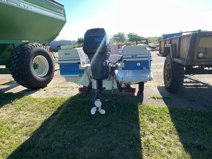 #1019-•-bayliner-capri-boat-on-escort-trailer-(no-title,-for-parts)-image-8
