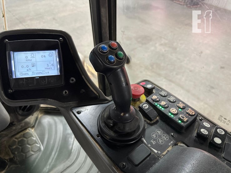 2019-caterpillar-cp56b-image-21
