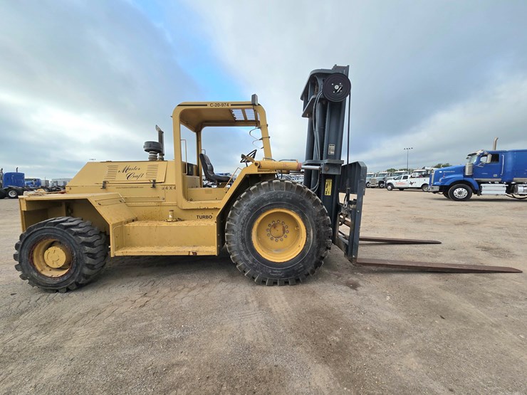 2013-caterpillar-c4.4-image-4