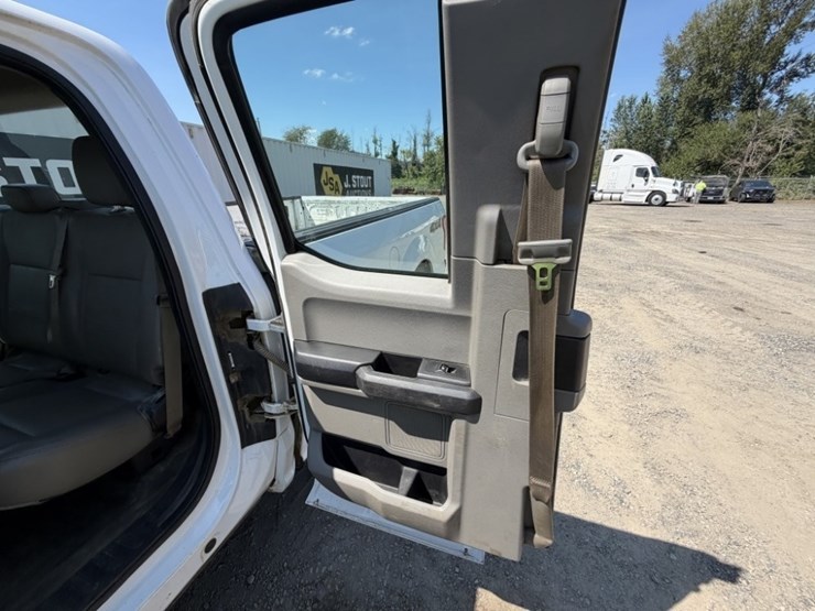 2017-ford-f150-image-21