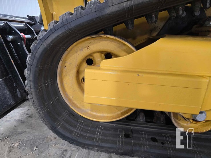 2025-caterpillar-255-image-28