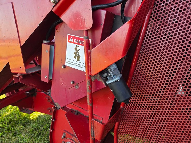 cih-2388-axial-flow-combine-image-48