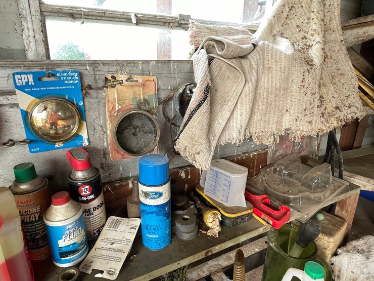 #2297-•-contents-of-workbench-image-7