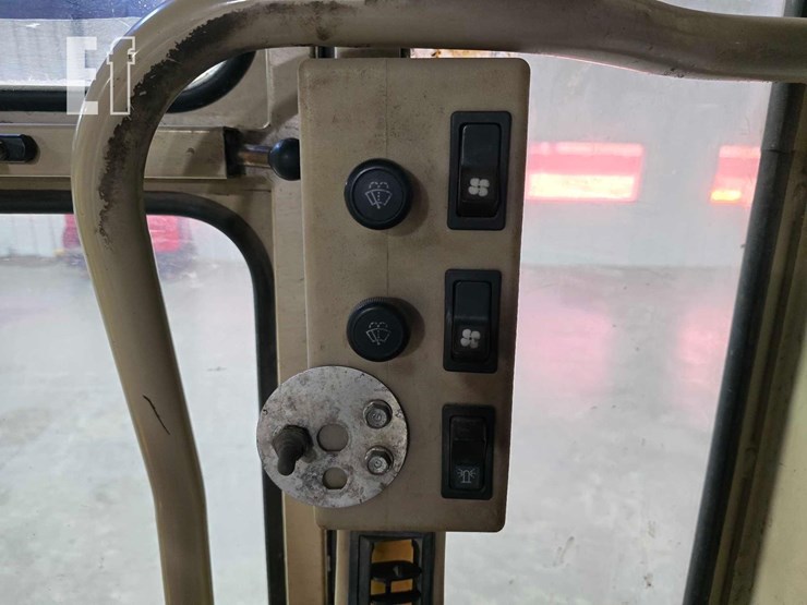 2004-caterpillar-140h-image-20