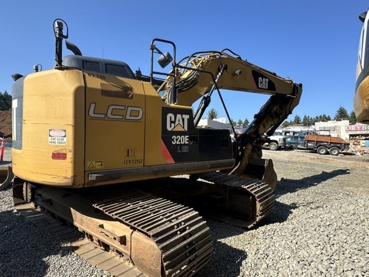 2014-caterpillar-320-image-3