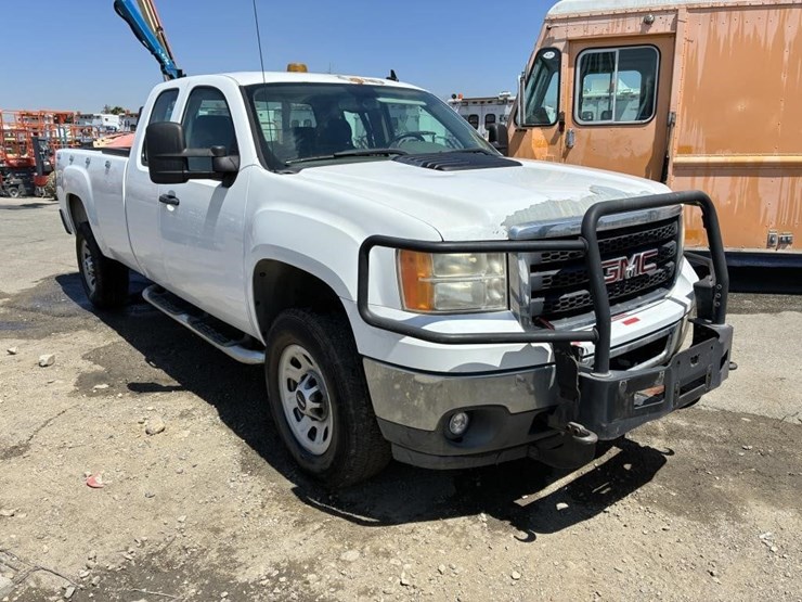 2012-gmc-sierra-3500-image-2