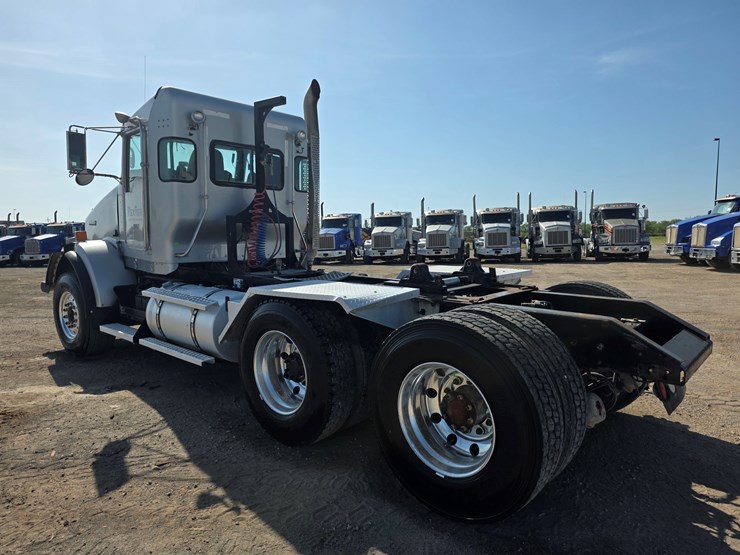 2013-kenworth-t800-image-7