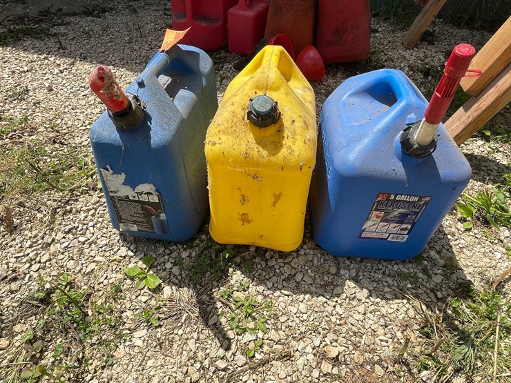 #3340-•-(3)-fuel-cans-image-1