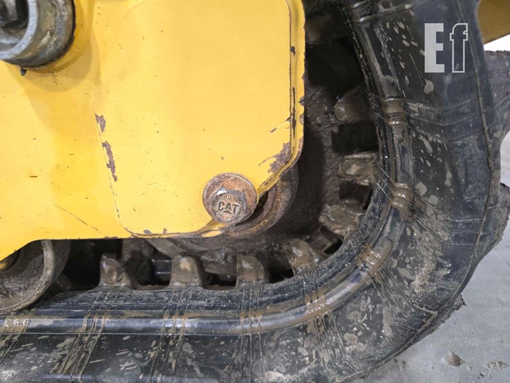 2021-caterpillar-239d3-image-25
