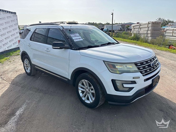 2016-ford-explorer-image-2