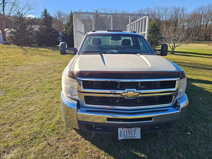 2009-chevrolet-3500-image-2