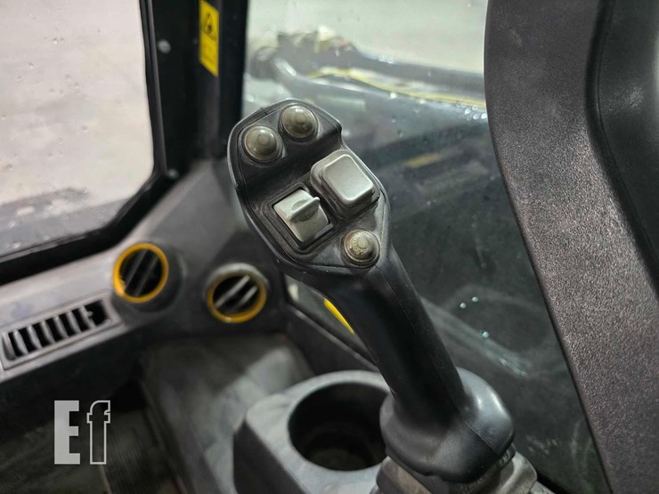 2021-jcb-3ts-8t-image-16