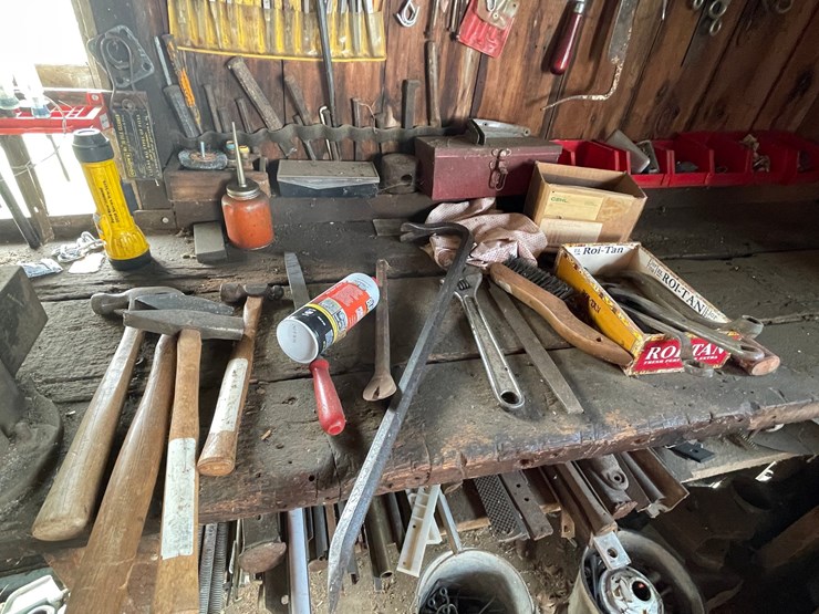 #2334-•-content-of-workbench-image-4