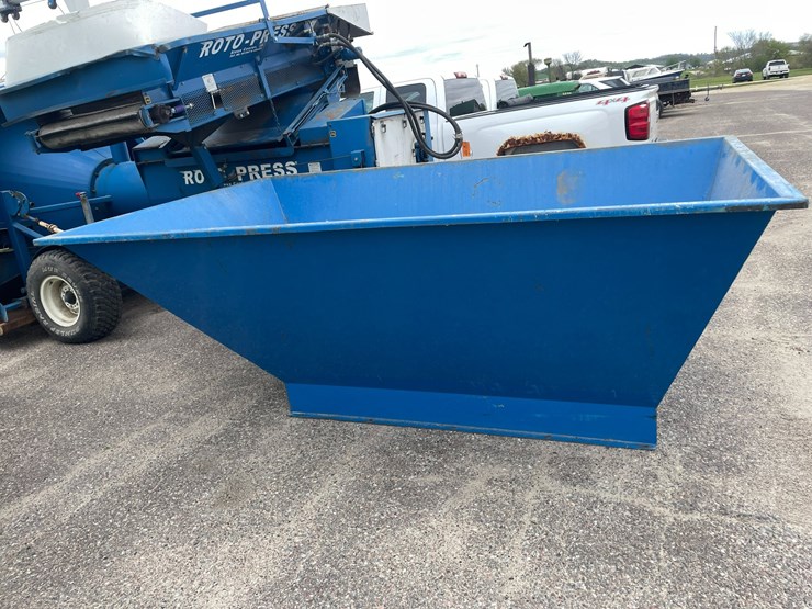 #1005-•-2008-9'-roto-press-bagger-image-4