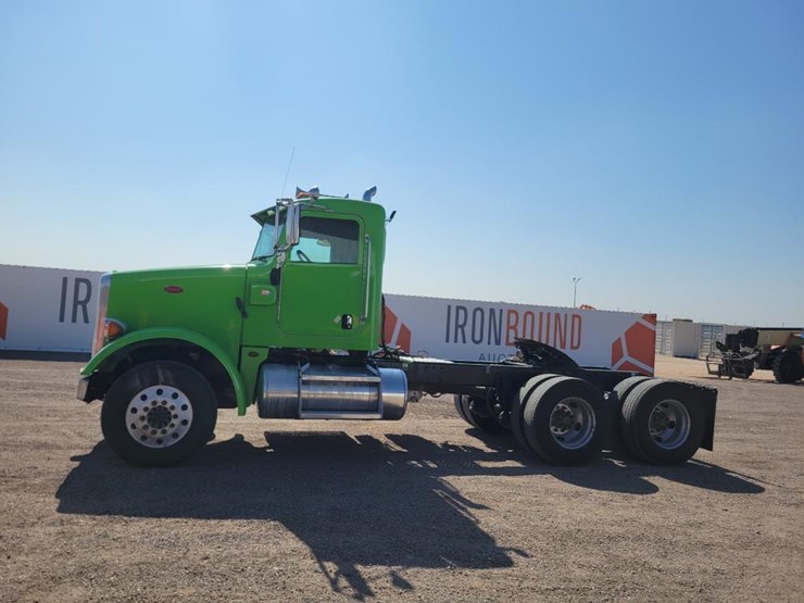2014-peterbilt-365-image-2