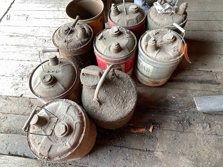 #2329-•-vintage-oil-cans-image-3