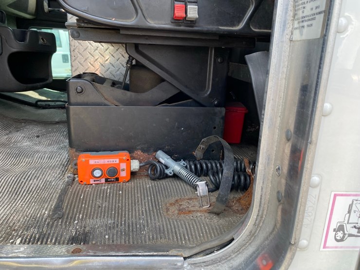 2014-kenworth-t370-bottle-gas-truck-image-52
