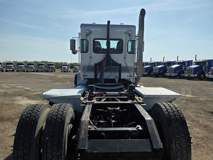 2013-kenworth-t800-image-6