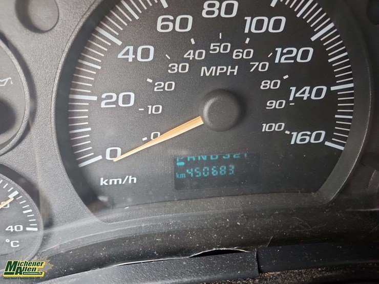 2004-gmc-2500-image-22