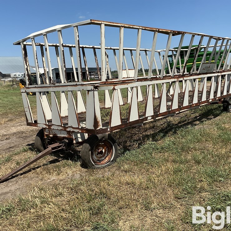 Dakon Hay Feeder Wagon