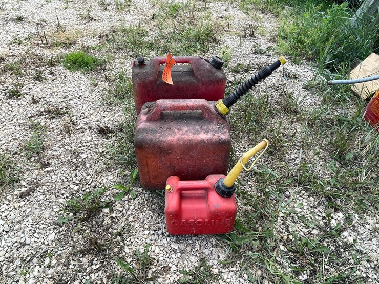#3343-•-(3)-poly-gas-cans-image-4
