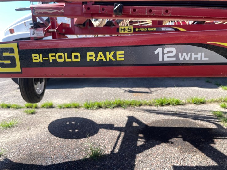 #1028-•-h&s-(12)-wheel-rake-image-15