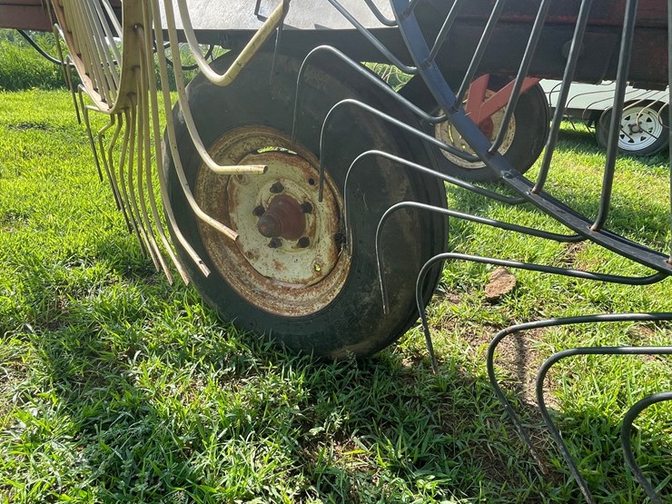 #1029-•-h&s-(12)-wheel-rake-image-26
