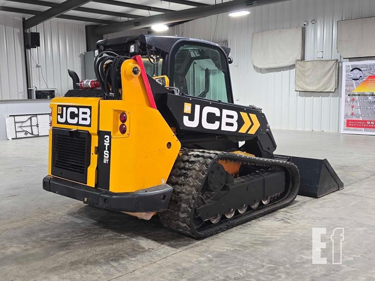 2022-jcb-3ts-8t-image-3