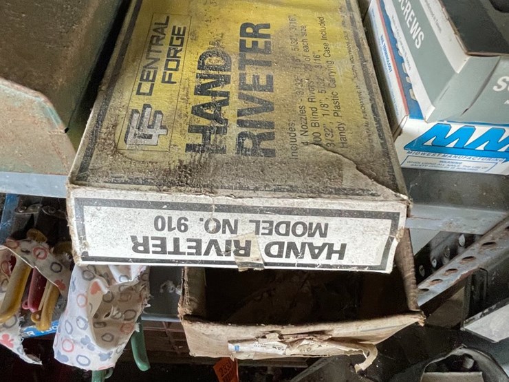 #2332-•-contents-of-shelf-image-11