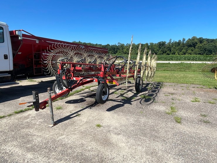 #1028-•-h&s-(12)-wheel-rake-image-1