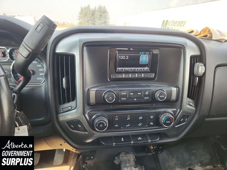 2015-chevrolet-silverado-2500hd-image-17