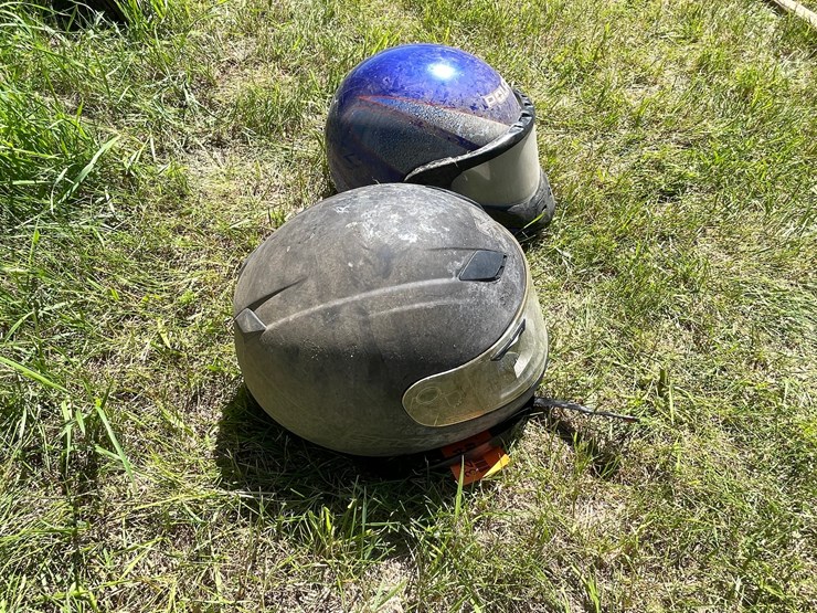 #3234-•-(2)-helmets-image-4