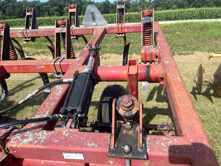 #1032-•-(9)-shank-subsoiler-image-12
