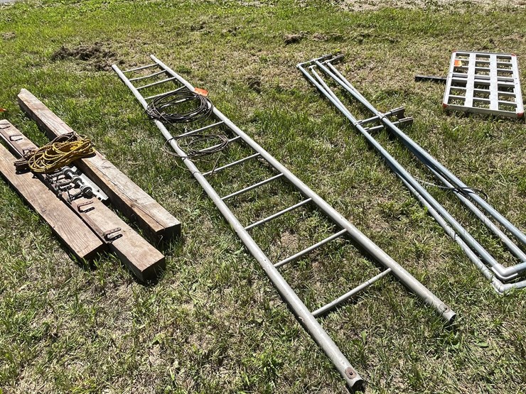 #3229-•-14'-metal-ladder-and-cable-image-7
