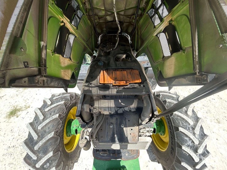 2014-john-deere-6125m-image-8