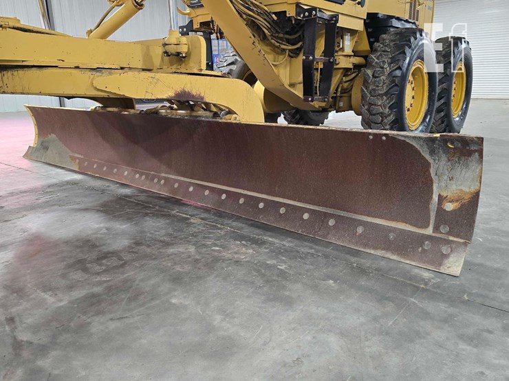2004-caterpillar-120h-image-9