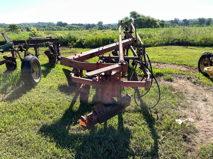 #2094-•-massey-ferguson-plow-image-2