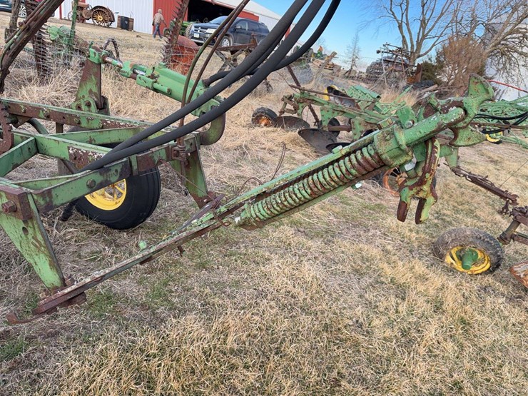 john-deere-pull-type-three-bottom-plow-image-18