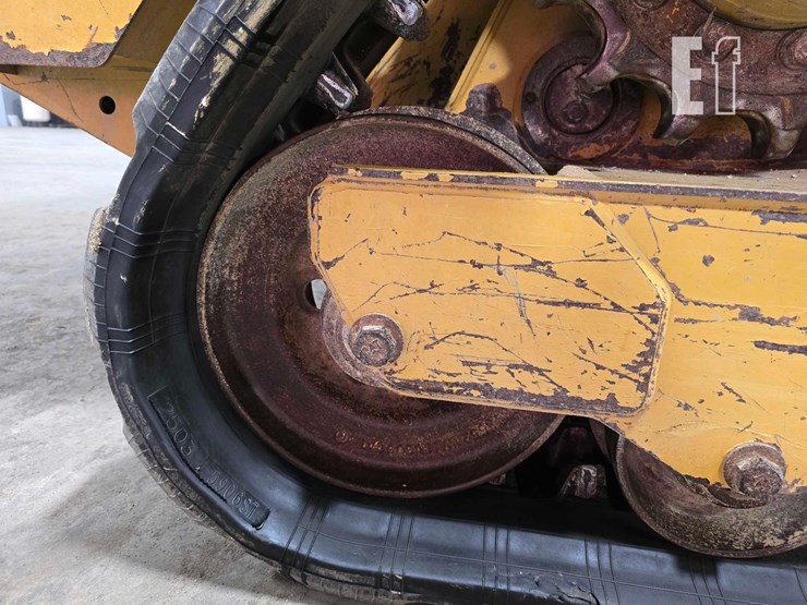 2021-caterpillar-259d3-image-36