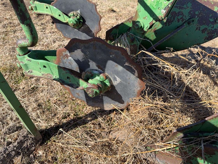 john-deere-three-point-four-bottom-plow-image-28