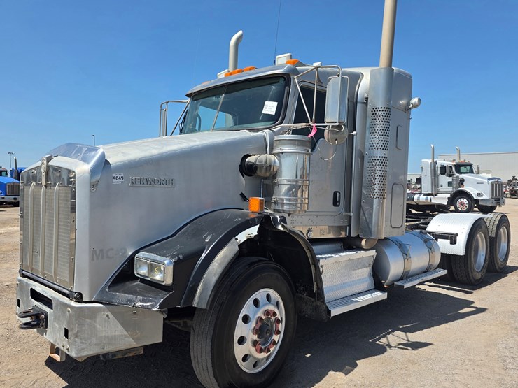 2012-kenworth-t800-image-1