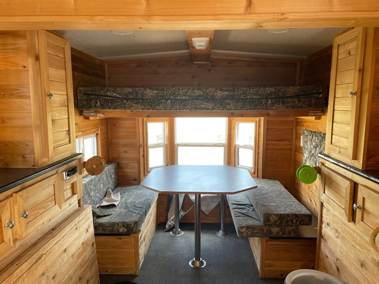 #5831-•-2013-ice-castle-ice-house-(sells-with-paperwork-to-obtain-title)-image-19