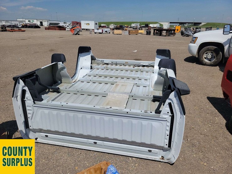 white-pick-up-truck-bed-image-7