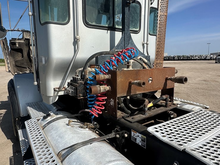 2012-kenworth-t800-image-19