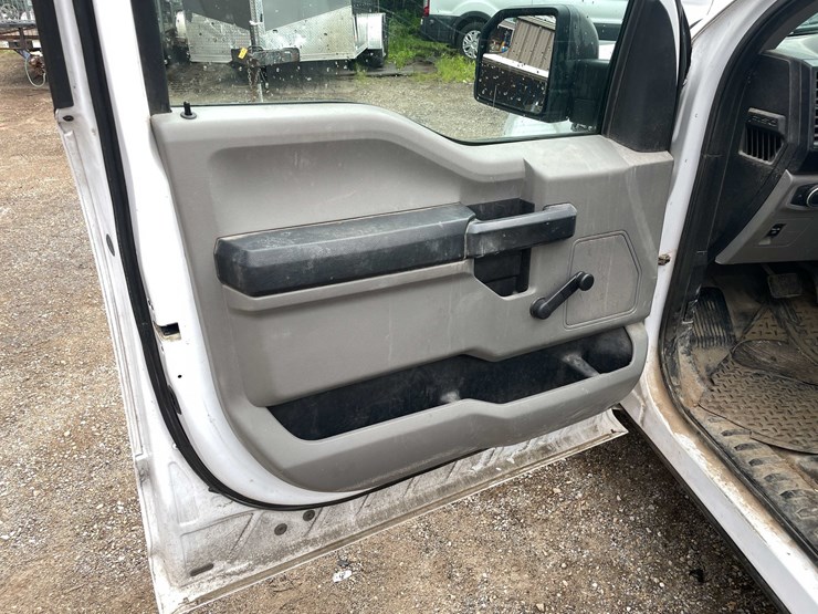 2017-ford-f150-xl-image-42