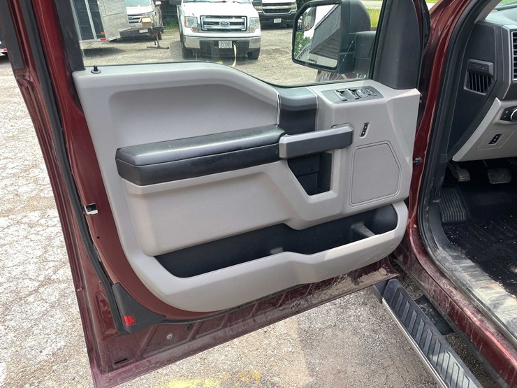 2016-ford-f150-xlt-image-47